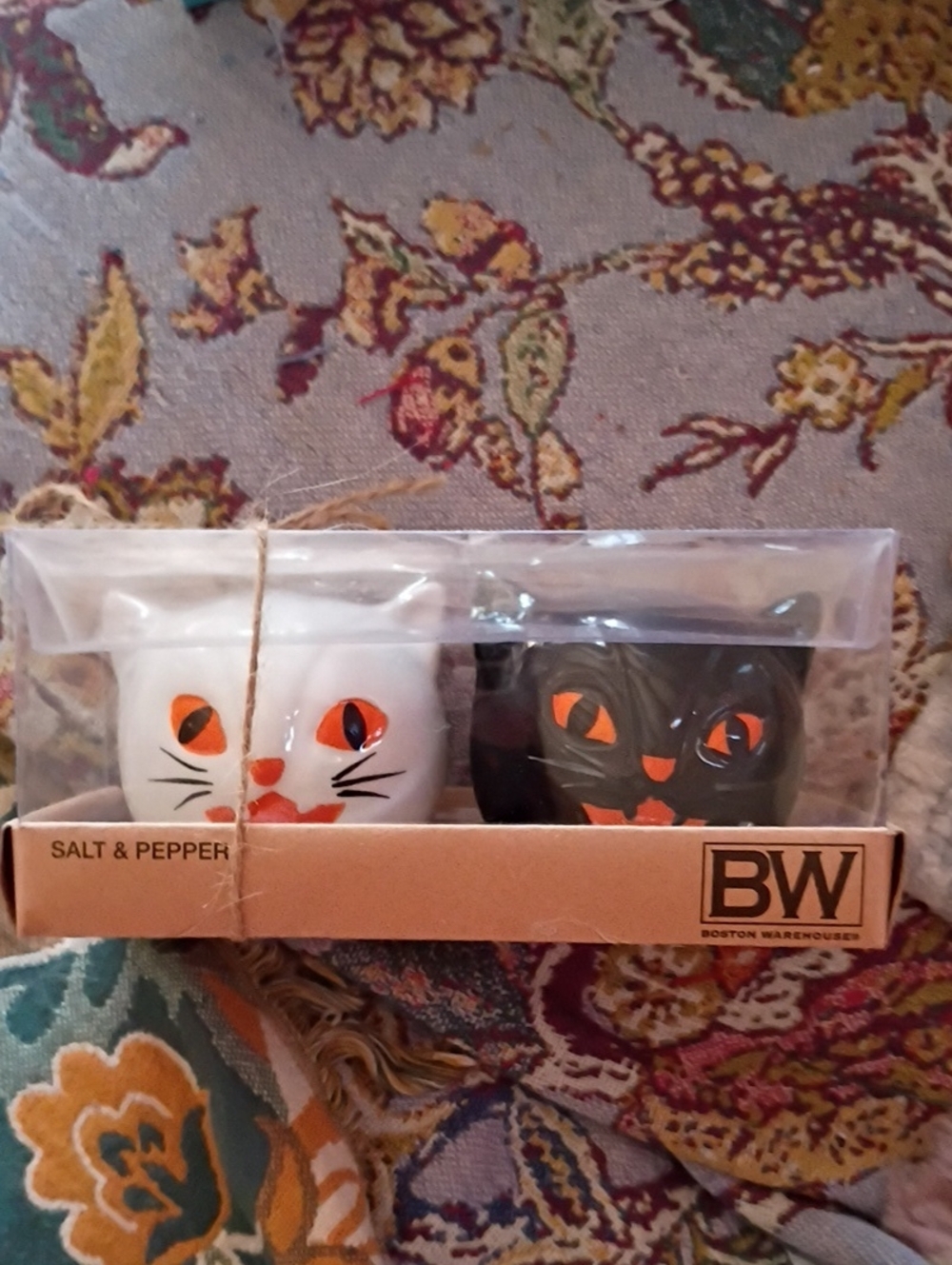 Boston Warehouse White & Black Cat Salt and Pepper Shakers
